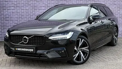 Zwart Gebruikt 2023 Volvo V90 Plus Stationwagen | € 55.899 (Eerlijke prijs)