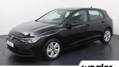 Zwart Gebruikt 2022 VW Golf VIII Life Hatchback | € 20.940 (Goede deal)