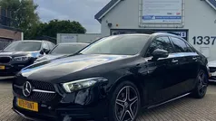 Zwart Gebruikt 2022 Mercedes A180 AMG Sedan | € 24.999 (Goede deal)