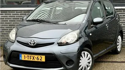 Occasion Toyota Aygo Comfort 68 PK (50 kW) 2013 Grijs (metallic) Hatchback