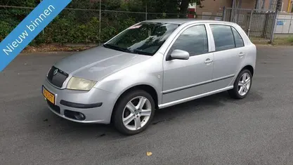 Grijs, metallic lak Gebruikt 2007 Skoda Fabia Hatchback | € 1.999 (Eerlijke prijs)