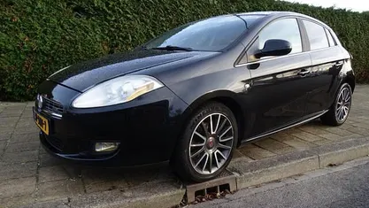 Zwart (metallic) Gebruikt 2009 Fiat Bravo Sport Hatchback | € 3.750 (Eerlijke prijs)