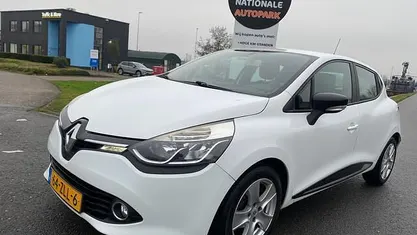 Gebruikt 2013 Renault Clio IV Expression Hatchback | € 3.250 (Eerlijke prijs)