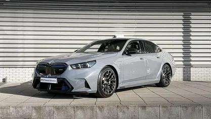 Storm bay metallic (grijs metallic) Gebruikt 2024 BMW M5 Comfort Edition Sedan | € 129.900 (Eerlijke prijs)