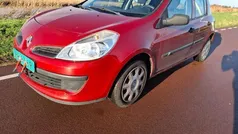 Rood Gebruikt 2008 Renault Clio II Expression Hatchback | € 850 (Goede deal)