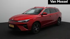 Rood, metallic lak Gebruikt 2022 MG MG5 EV Luxury Stationwagen | € 19.495 (Eerlijke prijs)