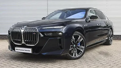 Zwart Gebruikt 2023 BMW M760e Executive Sedan | € 96.950 (Goede deal)