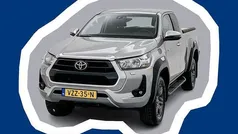 Grijs (metallic) Gebruikt 2024 Toyota HiLux Pickup | € 39.945 (Eerlijke prijs)
