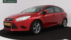 Rood Gebruikt 2014 Ford Focus Hatchback | € 6.945 (Eerlijke prijs)