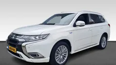 Licht wit parelmoer Gebruikt 2019 Mitsubishi Outlander P-HEV Instyle SUV | € 23.930 (Eerlijke prijs)