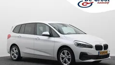 Wit Gebruikt 2020 BMW 216 Executive Stationwagen | € 18.950 (Eerlijke prijs)