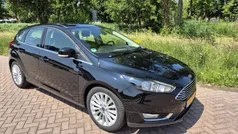 Zwart Gebruikt 2017 Ford Focus Titanium Hatchback | € 11.690 (Eerlijke prijs)