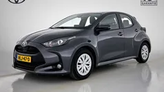 Grijs Gebruikt 2024 Toyota Yaris Hybrid Active Hatchback | € 23.445 (Eerlijke prijs)