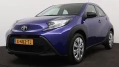 Blauw metallic Gebruikt 2024 Toyota Aygo Play Hatchback | € 20.445 (Goede deal)