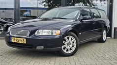 Blauw Gebruikt 2005 Volvo V70 Momentum Stationwagen | € 990 (Goede deal)