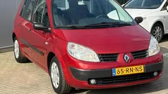 Rood Gebruikt 2005 Renault Scénic II Expression MPV | € 950 (Goede deal)