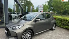 Groen Gebruikt 2023 Toyota Yaris Hybrid Hatchback | € 23.950 (Eerlijke prijs)