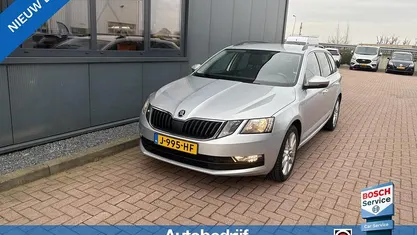 Grijs (metallic) Occasion 2020 Skoda Octavia Business Line Stationwagen | € 17.950 (Eerlijke prijs)