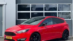 Rood Gebruikt 2016 Ford Focus ST-Line Hatchback | € 9.950 (Eerlijke prijs)