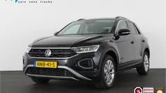 Zwart Gebruikt 2023 VW T-Roc Business SUV | € 26.645 (Eerlijke prijs)