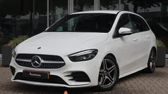 Wit Gebruikt 2022 Mercedes B180 AMG line MPV | € 25.500 (Eerlijke prijs)