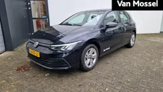 Zwart Gebruikt 2023 VW Golf VIII Active Hatchback | € 27.900 (Eerlijke prijs)