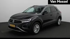 Zwart Gebruikt 2022 VW T-Roc Life SUV | € 23.900 (Eerlijke prijs)