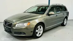 Groen, metallic lak Gebruikt 2010 Volvo V70 Summum Stationwagen | € 16.945