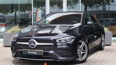 Zwart Gebruikt 2019 Mercedes 180 AMG line Sedan | € 28.700 (Eerlijke prijs)