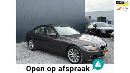 Bruin (metallic) Occasion 2012 BMW 320 Executive Sedan | € 6.399 (Super prijs)
