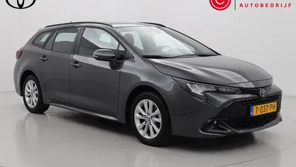 Grijs Gebruikt 2023 Toyota Corolla Active Stationwagen | € 26.499 (Eerlijke prijs)