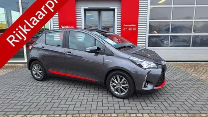 Occasion Toyota Yaris Hybrid Design 2017 Grijs Hatchback