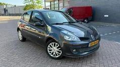 Grijs, metallic lak Gebruikt 2006 Renault Clio II Dynamique Hatchback | € 1.750 (Eerlijke prijs)
