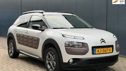 Wit Occasion 2016 Citroën C4 PureTech SUV | € 8.750 (Eerlijke prijs)