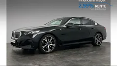 Saphirschwarz metallic (zwart metallic) Gebruikt 2023 BMW i5 Comfort Edition Sedan | € 55.880 (Eerlijke prijs)