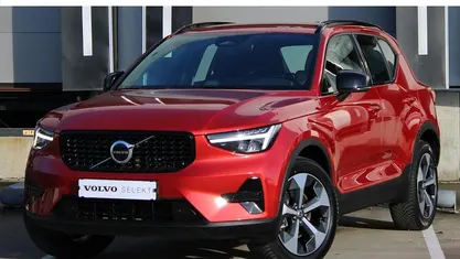 Rood Occasion 2025 Volvo XC40 Plus SUV | € 41.950 (Eerlijke prijs)