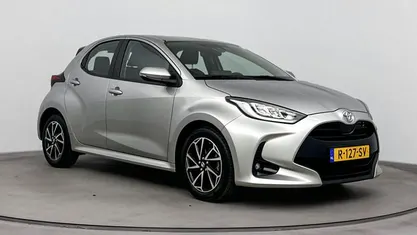 Grijs Gebruikt 2022 Toyota Yaris Hatchback | € 19.999 (Eerlijke prijs)