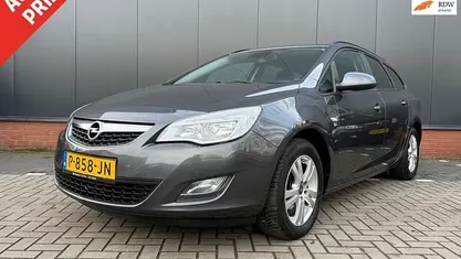 Grijs (metallic) Occasion 2012 Opel Astra Sport Stationwagen | € 4.495 (Eerlijke prijs)