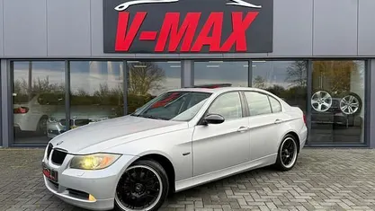 Grijs (metallic) Gebruikt 2005 BMW 325 Executive Sedan | € 5.999 (Eerlijke prijs)