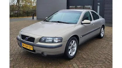 Beige Gebruikt 2001 Volvo S60 Sedan | € 2.695 (Eerlijke prijs)
