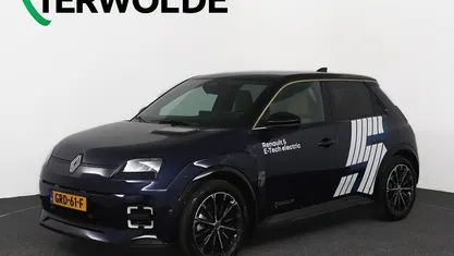 Bleu nocturne / noir etoilé Occasion 2024 Renault R5 Iconic Hatchback | € 27.945 (Eerlijke prijs)