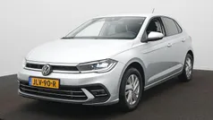 Grijs (metallic) Gebruikt 2023 VW Polo Style Hatchback | € 23.900 (Eerlijke prijs)