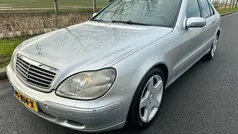 Grijs, metallic lak Gebruikt 2001 Mercedes S320 Sedan | € 4.750