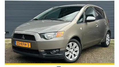 Grijs (metallic) Gebruikt 2009 Mitsubishi Colt Edition Hatchback | € 5.950 (Eerlijke prijs)