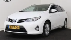 Wit Gebruikt 2015 Toyota Auris Touring Sports Stationwagen | € 13.950 (Eerlijke prijs)