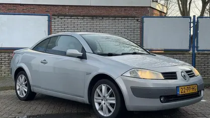 Grijs Occasion 2004 Renault Mégane Cabriolet Cabriolet | € 2.299 (Eerlijke prijs)