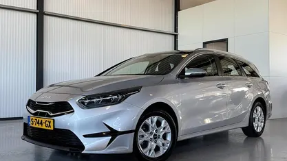 Grijs Occasion 2023 Kia Ceed Hatchback | € 18.950 (Eerlijke prijs)