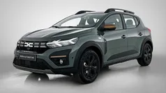 Grijs Gebruikt 2024 Dacia Sandero Extreme Hatchback | € 20.450 (Eerlijke prijs)