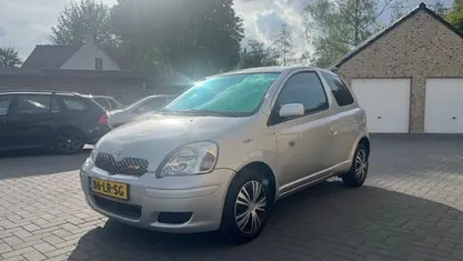 Grijs Gebruikt 2003 Toyota Yaris Sol Hatchback | € 1.850 (Eerlijke prijs)