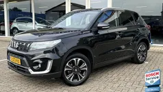 Zwart, metallic lak Gebruikt 2022 Suzuki Vitara Style SUV | € 25.950 (Eerlijke prijs)